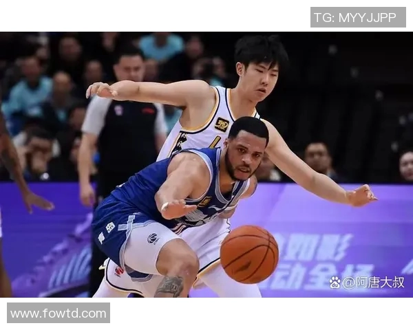 广厦顽强拼搏逆转青岛将系列赛拖入决胜局年轻球队付出惨痛代价